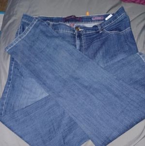 Size 16 glora Vanderbuilt jeans never wore say Amanda on them